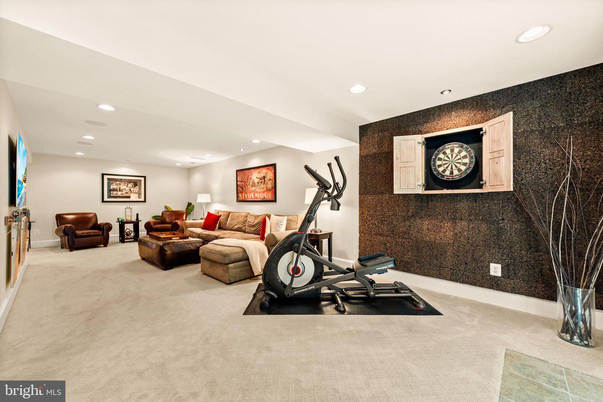 Fitness Equipment, Interior, Living room, Recessed Lighting