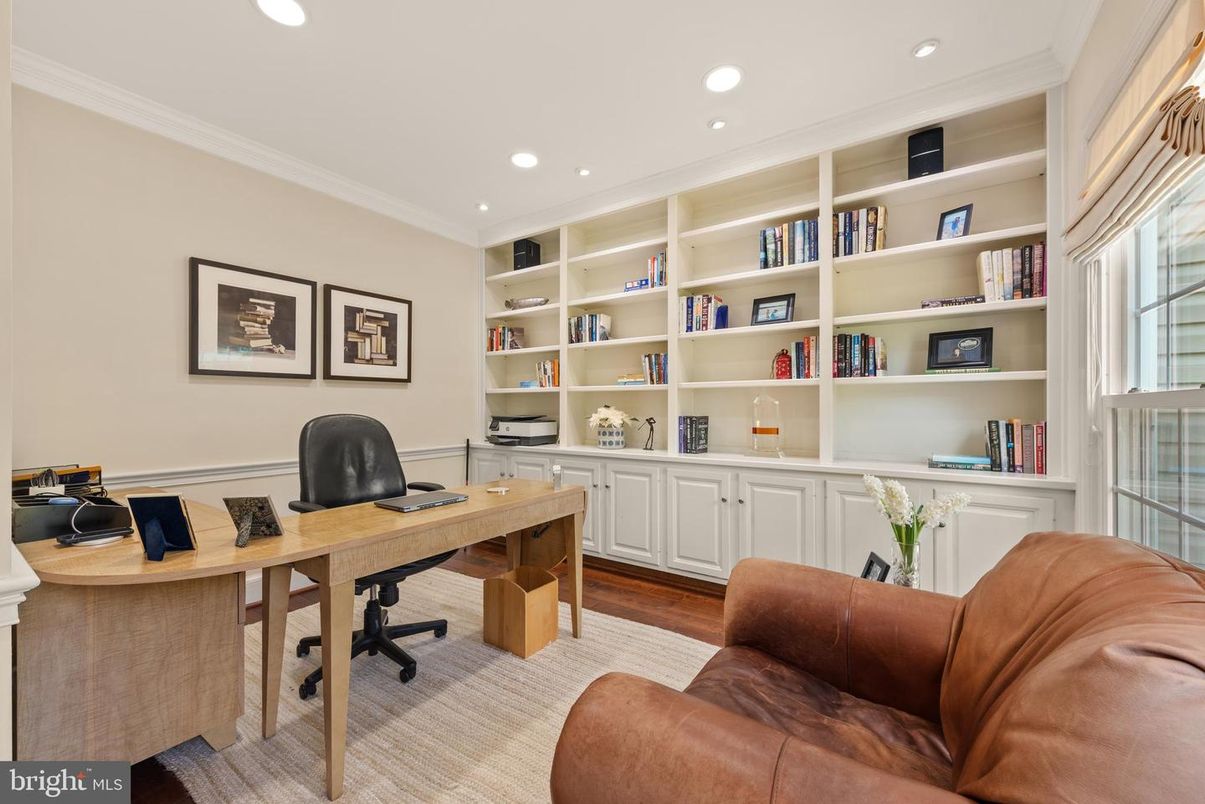 Home Office, Interior, Recessed Lighting, Wood Texture Flooring