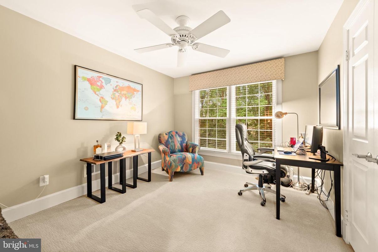 Home Office, Interior