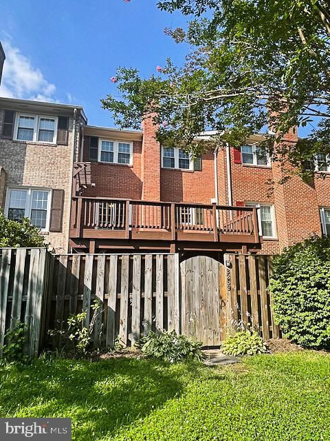 Exterior, Facade, Brick Facade, Rowhouse