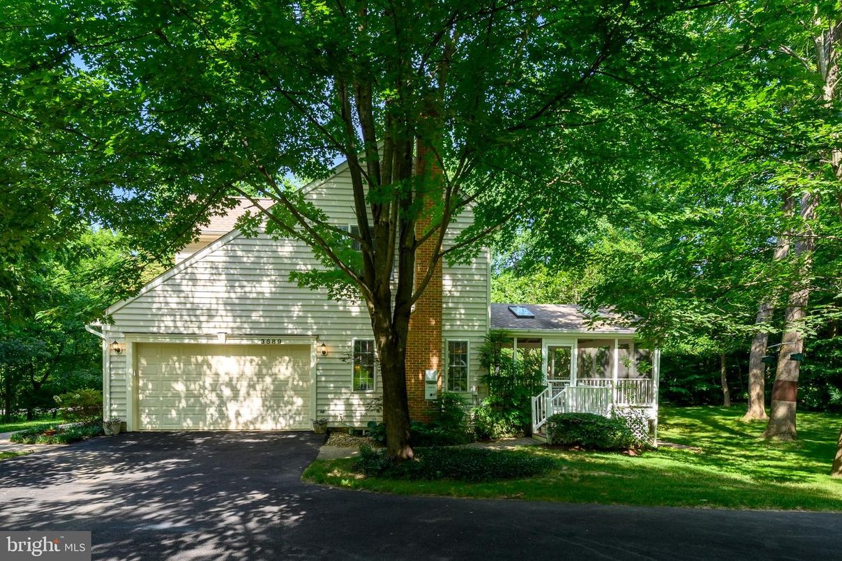 Attached, Detached Garage, Exterior, Facade, Cape Cod