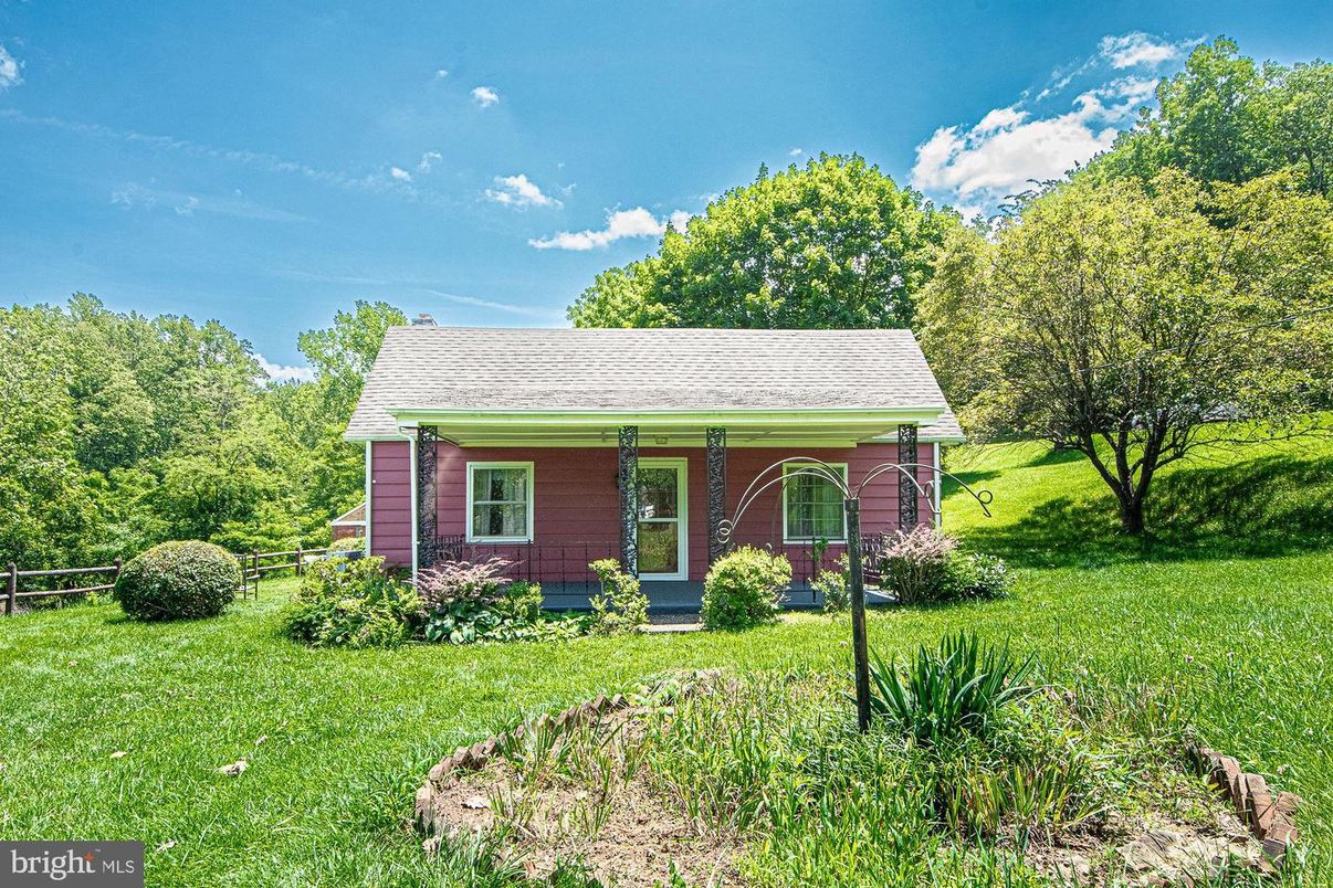 Backyard, Exterior, Facade, Cape Cod