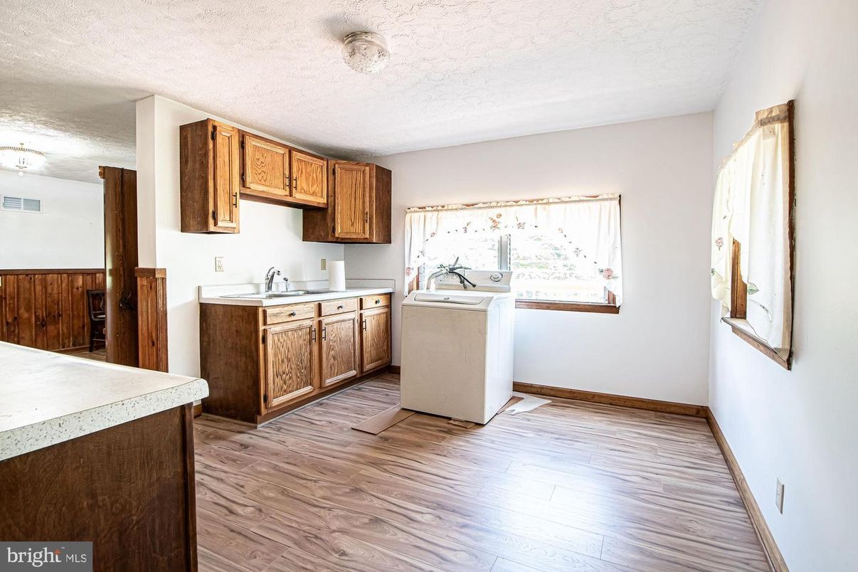 Interior, Kitchen, Washer, Wood Texture Flooring