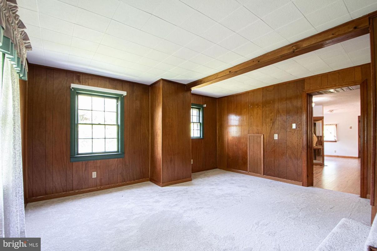 Empty room, Interior, Wooden Beams, Wooden Walls