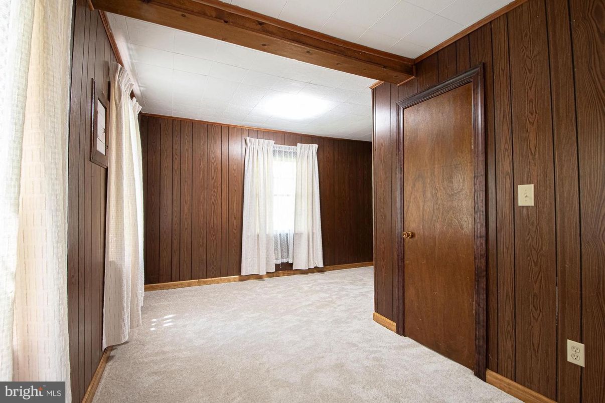 Empty room, Interior, Wooden Beams, Wooden Walls
