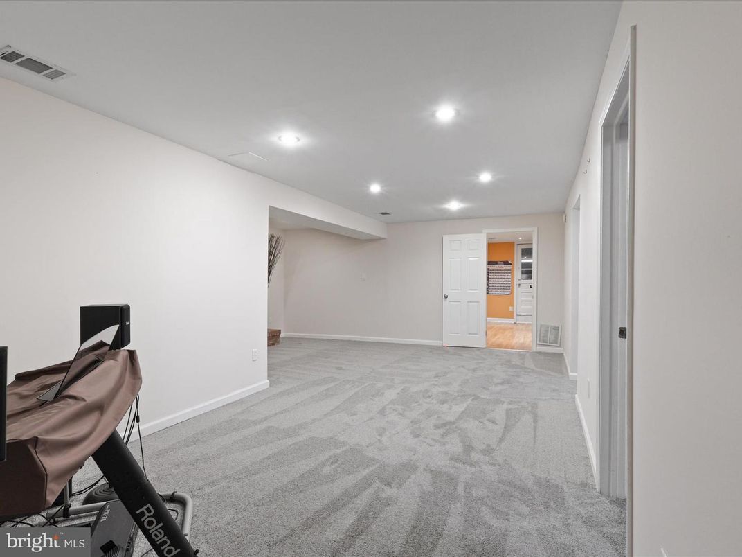 Fitness Equipment, Interior, Recessed Lighting