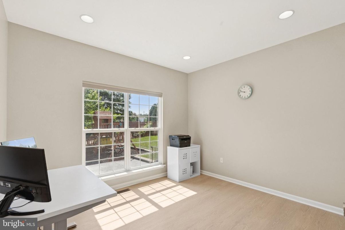Home Office, Interior, Recessed Lighting, Wood Texture Flooring