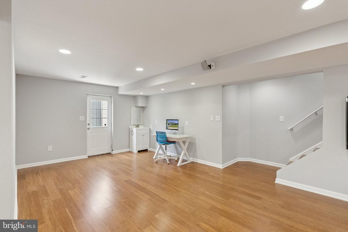 Home Office, Interior, Recessed Lighting, Wood Texture Flooring