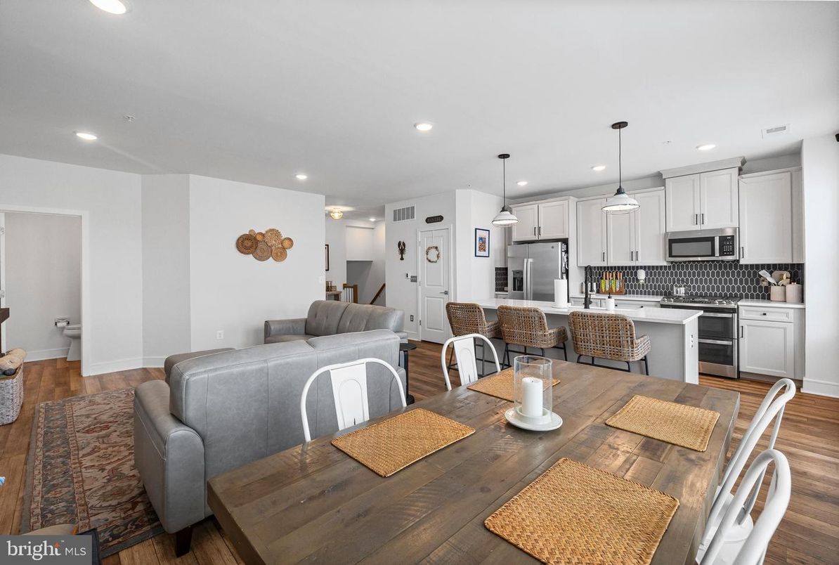 Dining room, Interior, Kitchen, Living room, Pendant Lights, Recessed Lighting, Stainless Steel Appliances, Wood Texture Flooring