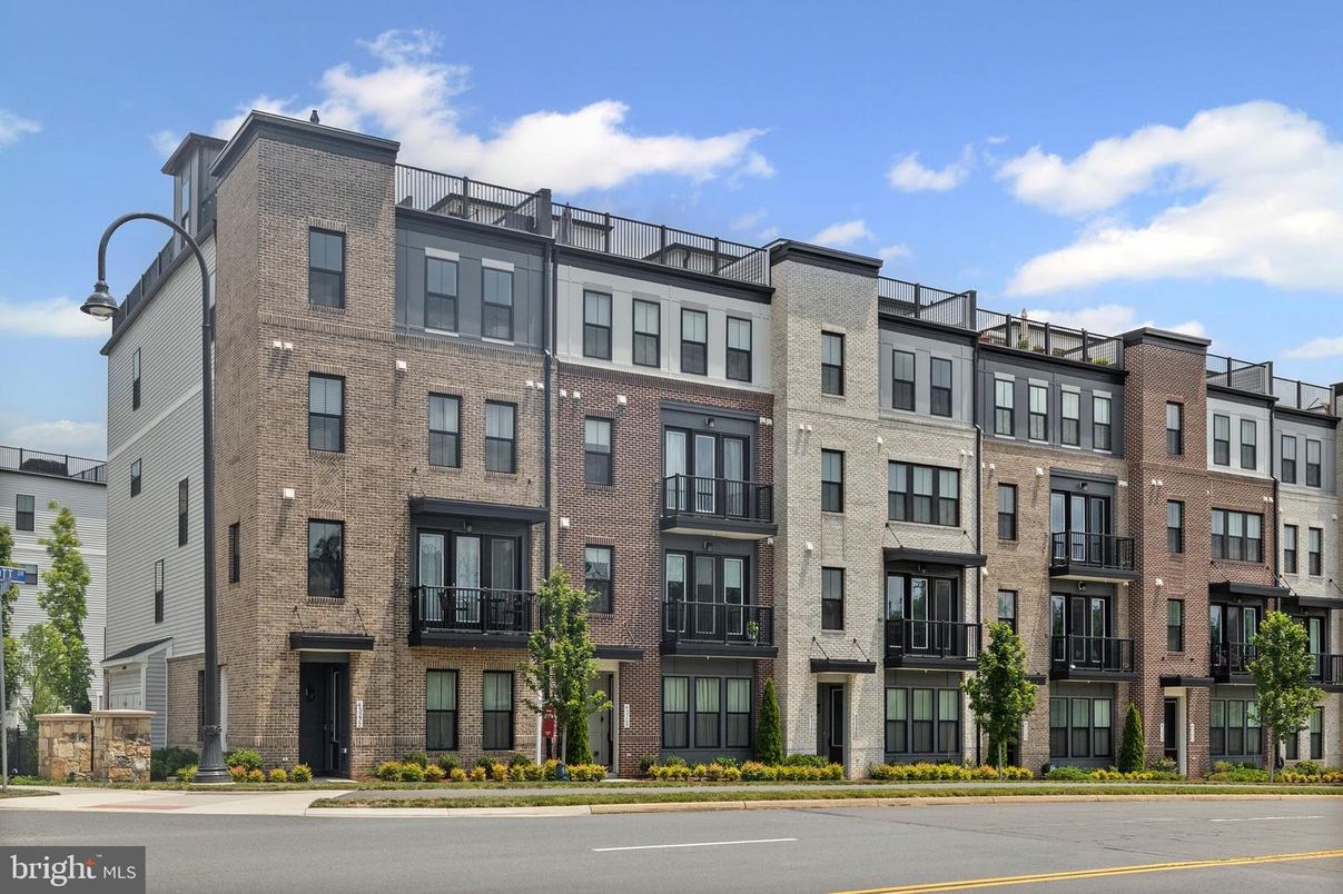 Exterior, Facade, Brick Facade, Rowhouse