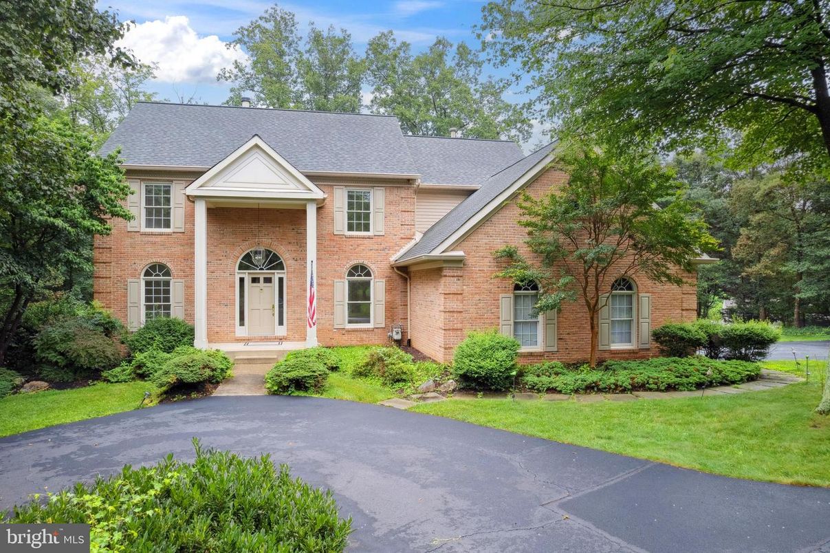 Exterior, Facade, Brick Facade, Georgian