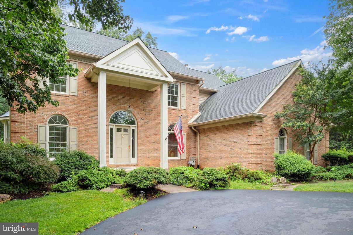 Exterior, Facade, Brick Facade, Brick Traditional