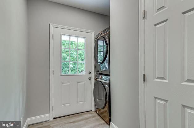 Interior, Utility Closets, Washer, Wood Texture Flooring
