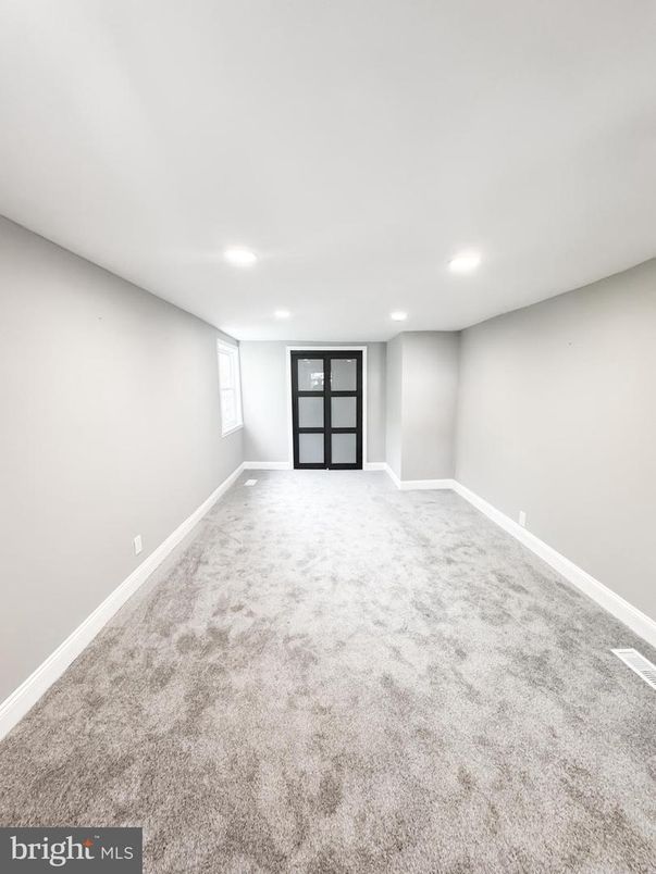 Empty room, Interior, Recessed Lighting