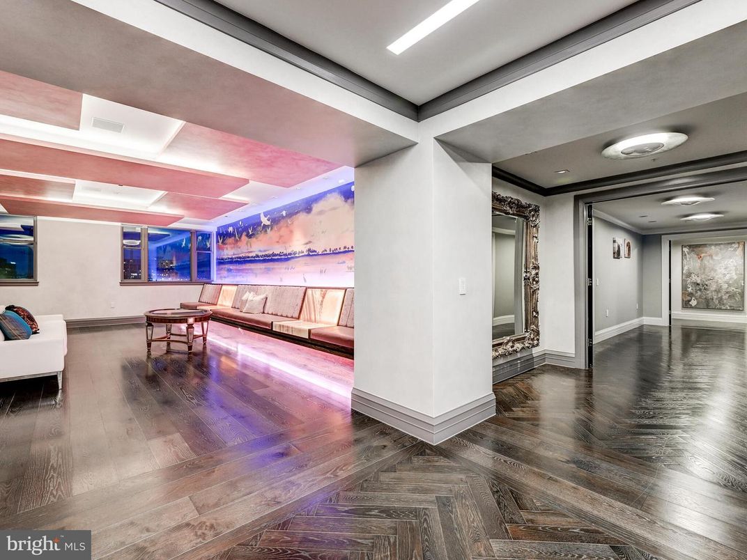 Interior, Recessed Lighting, Wood Texture Flooring