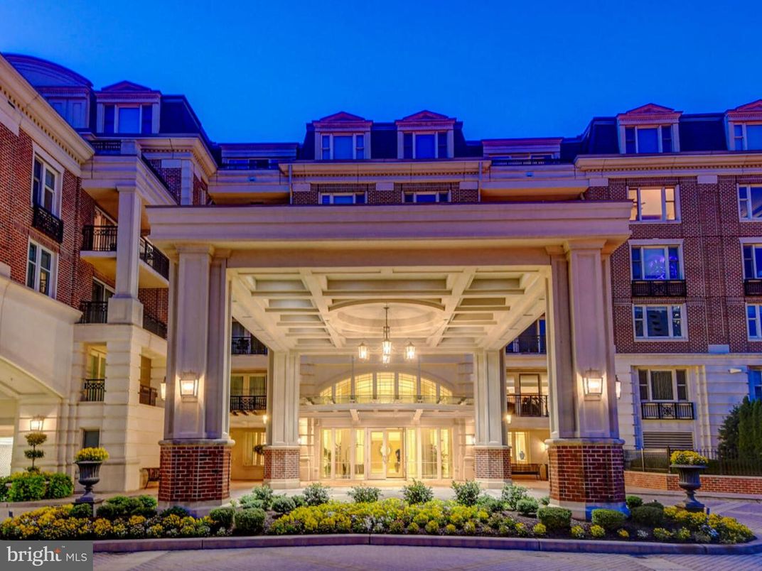 Exterior, Facade, American Foursquare