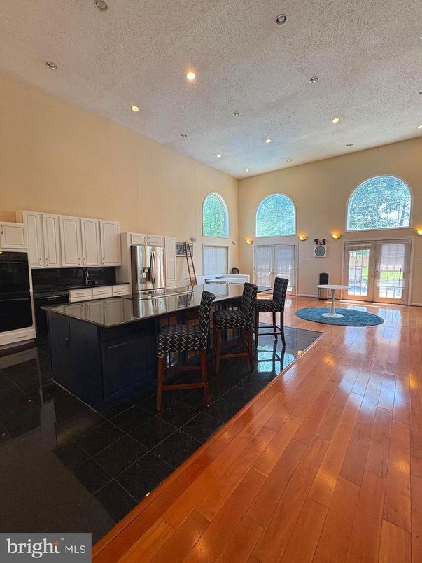 Dining room, Interior, Kitchen, Recessed Lighting, Wood Texture Flooring