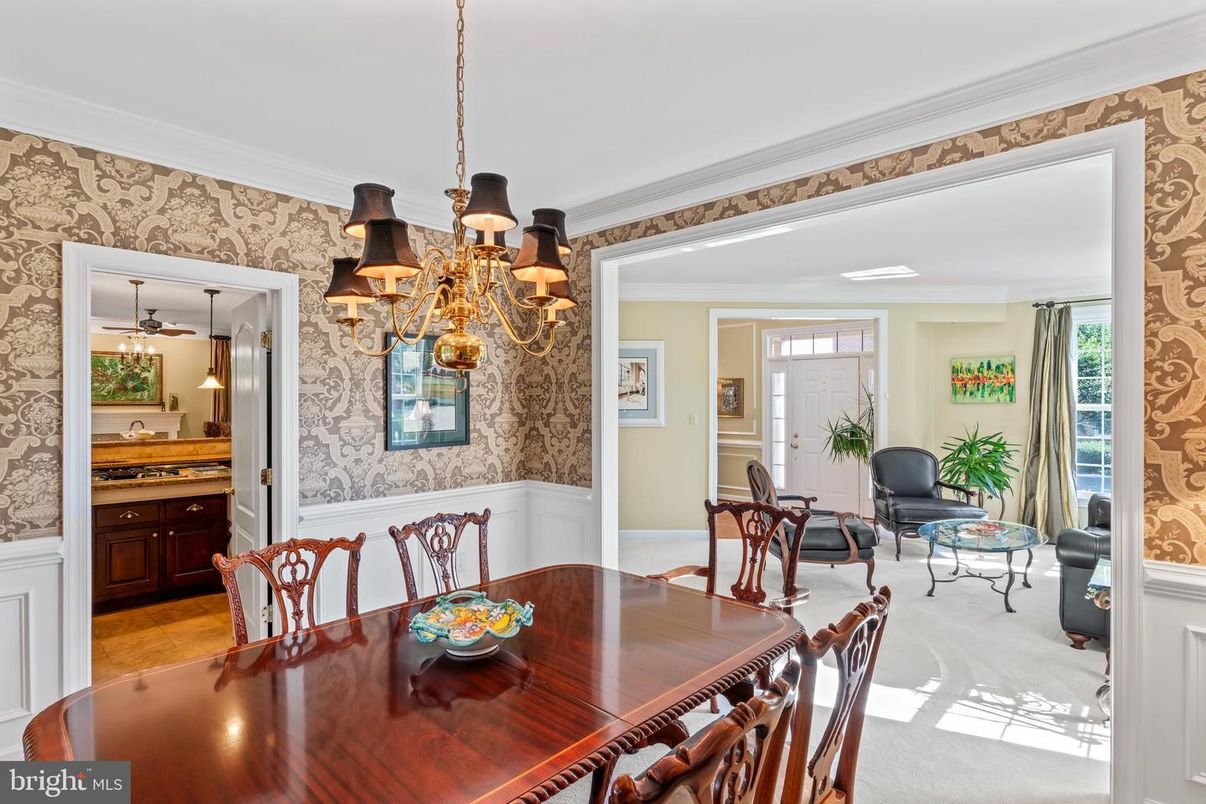 Chandelier, Dining room, Interior, Pendant Lights