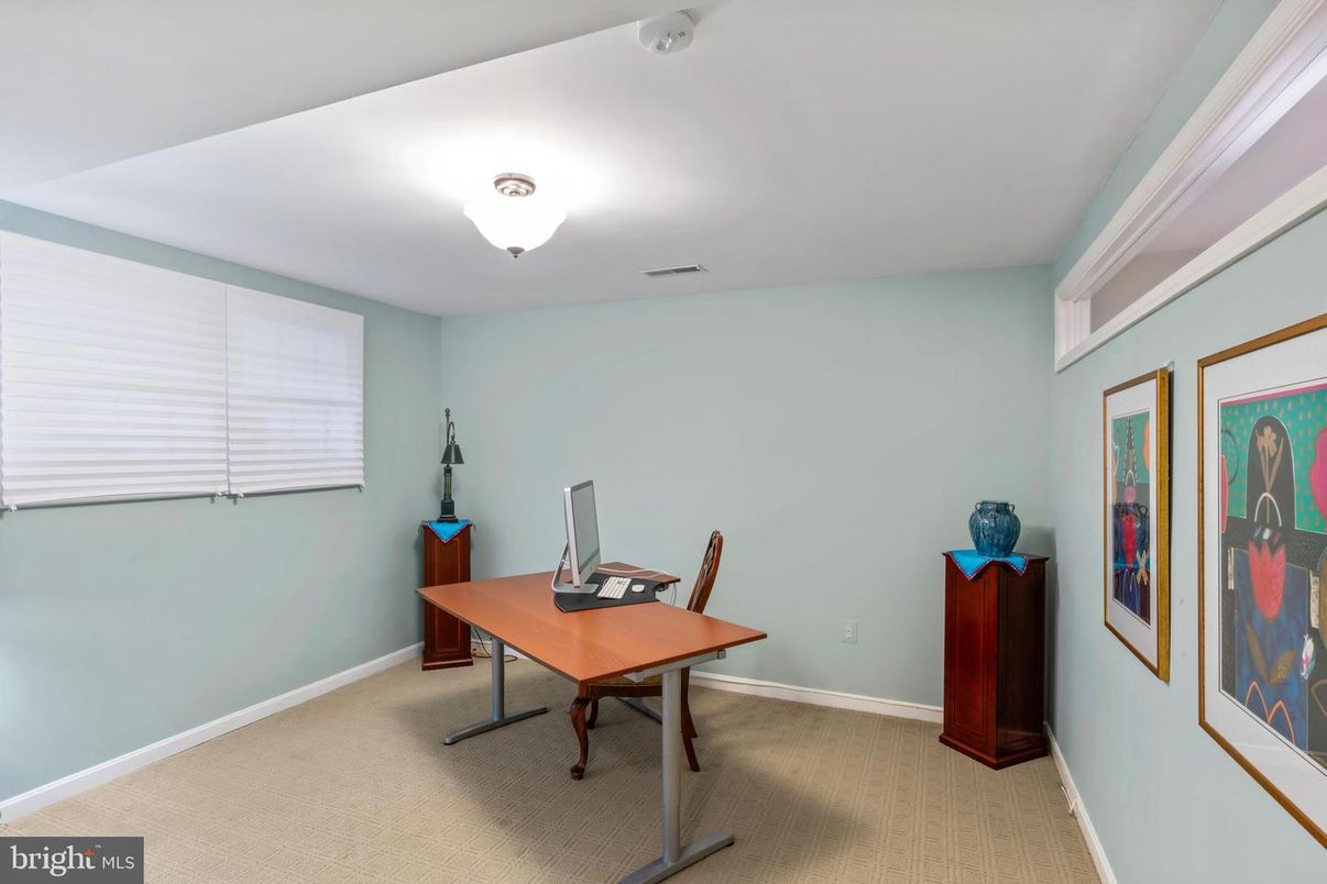 Home Office, Interior