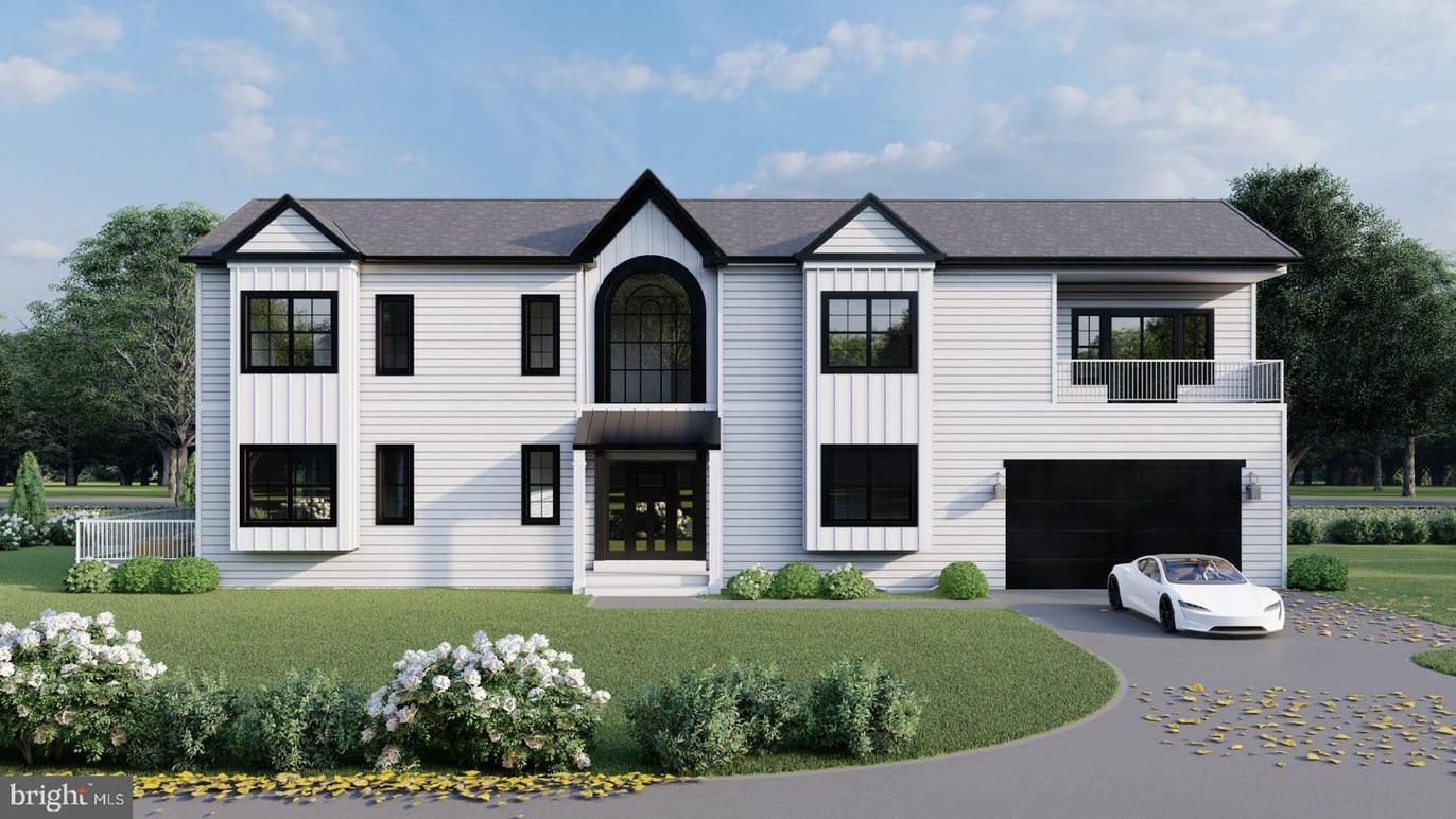 Attached, Exterior, Facade, Farmhouse