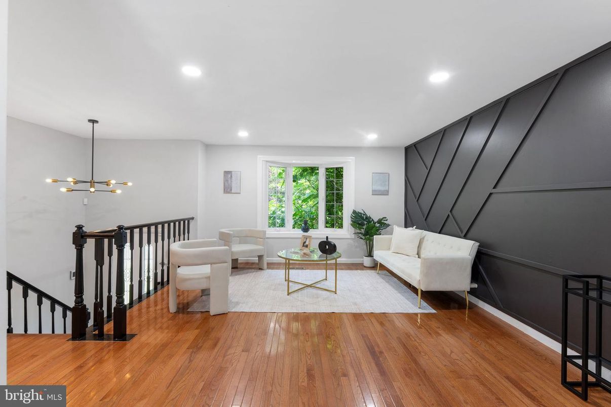 Interior, Living room, Pendant Lights, Recessed Lighting, Wood Texture Flooring