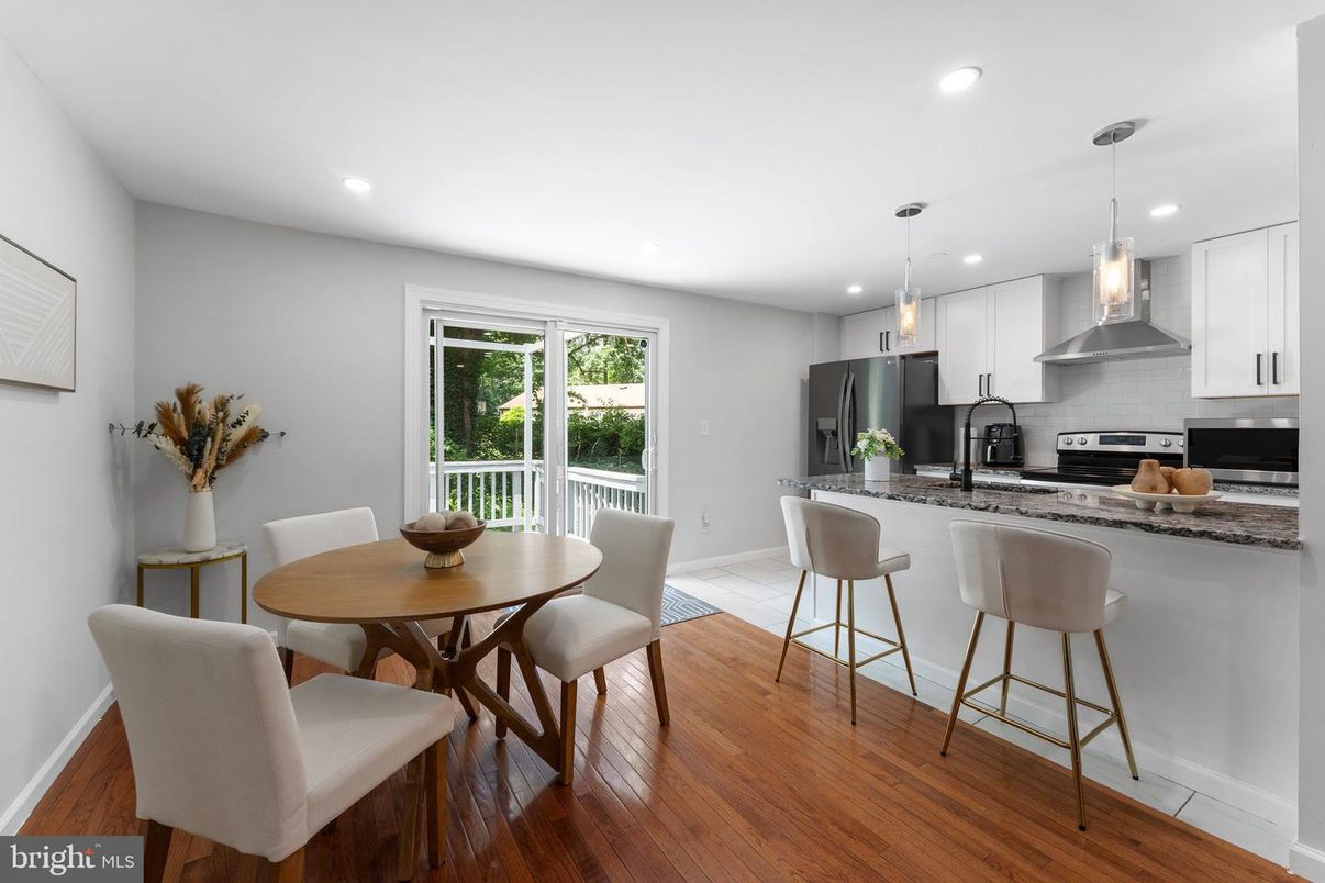Dining room, Interior, Kitchen, Pendant Lights, Recessed Lighting, Stainless Steel Appliances, Wood Texture Flooring