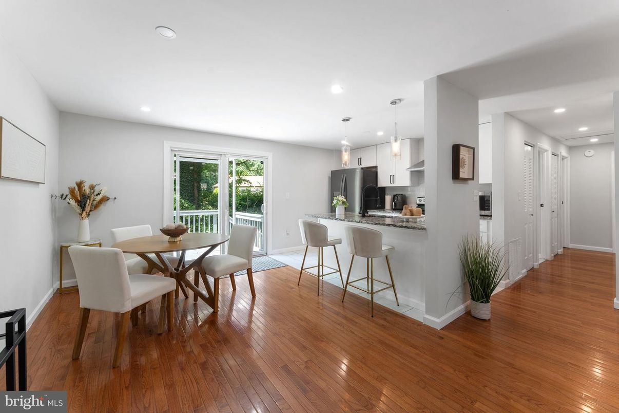 Dining room, Interior, Kitchen, Pendant Lights, Recessed Lighting, Wood Texture Flooring