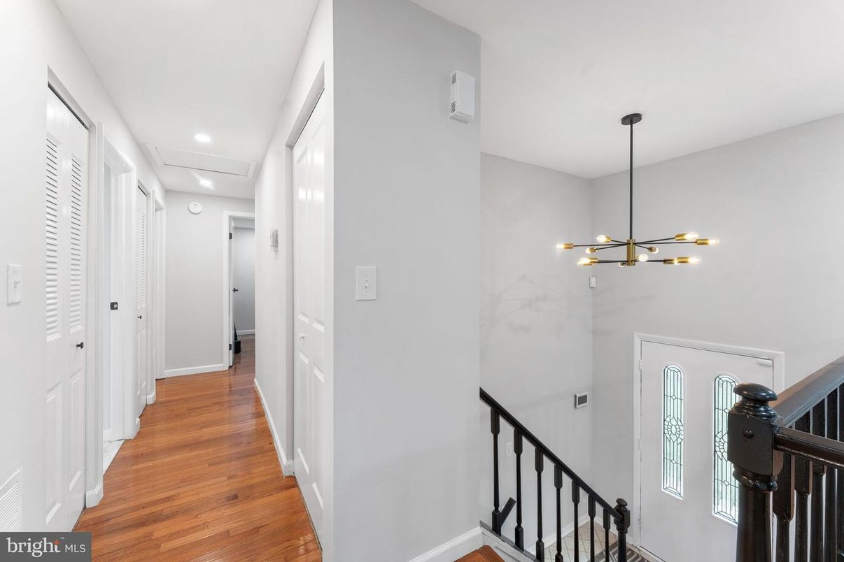 Interior, Pendant Lights, Recessed Lighting, Wood Texture Flooring