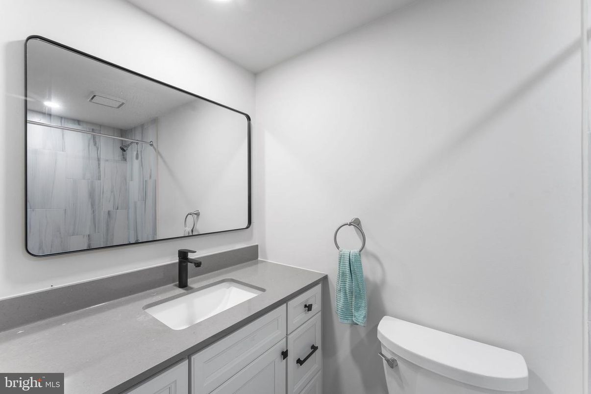 Bathroom, Interior, Recessed Lighting