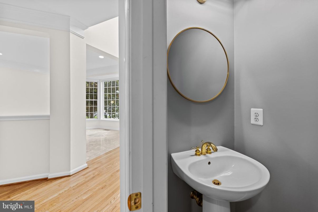 Bathroom, Interior, Recessed Lighting, Wood Texture Flooring