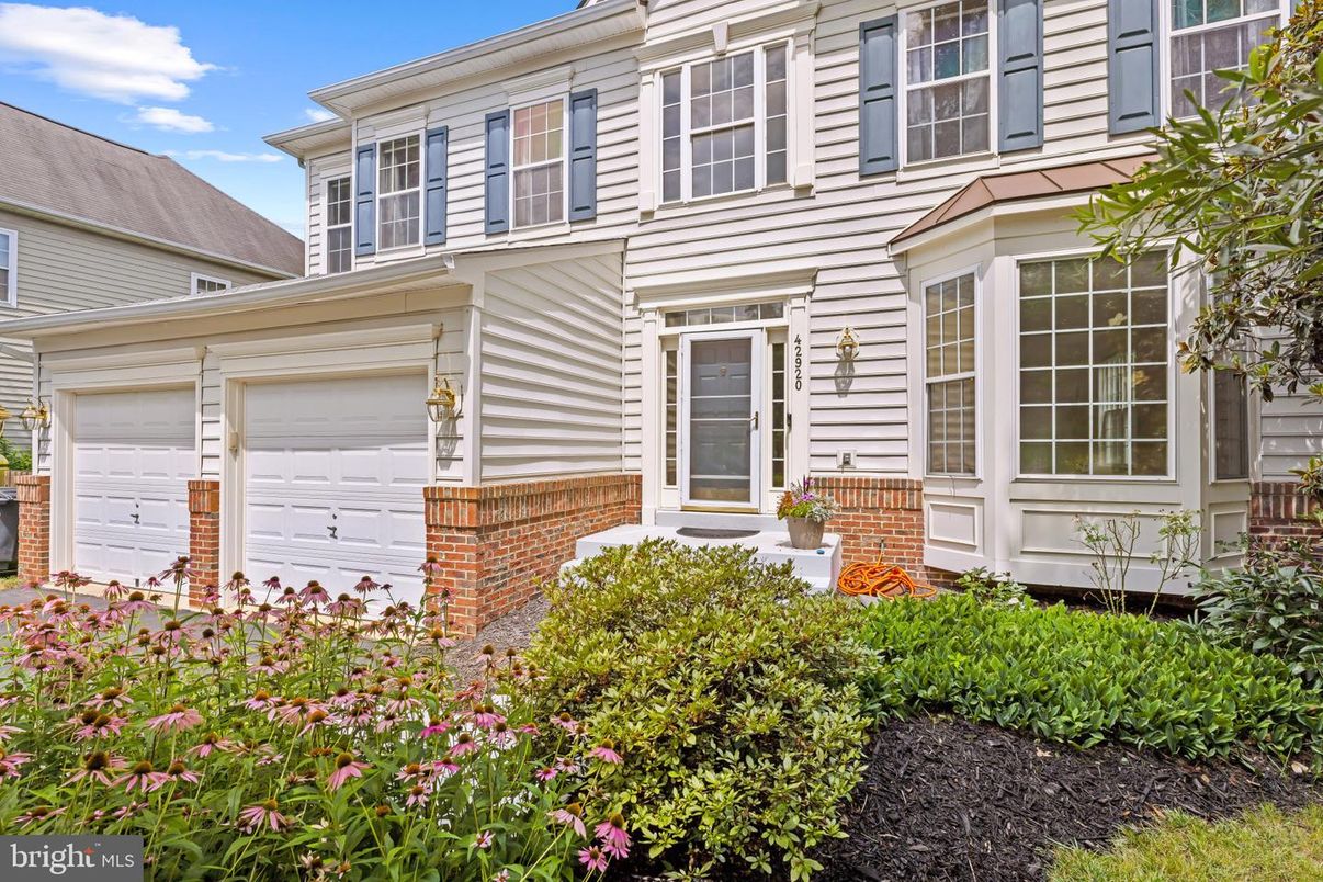 Attached, Exterior, Facade, Georgian