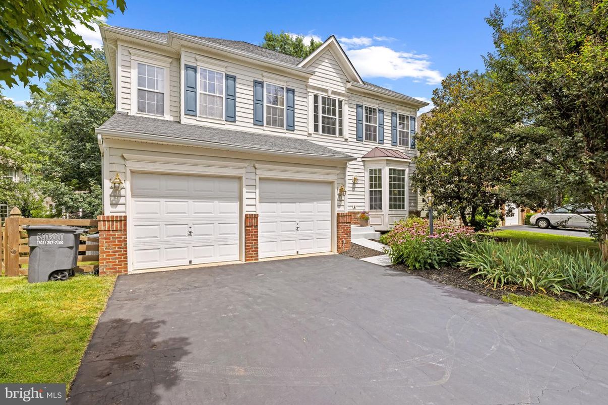 Attached, Exterior, Facade, Georgian