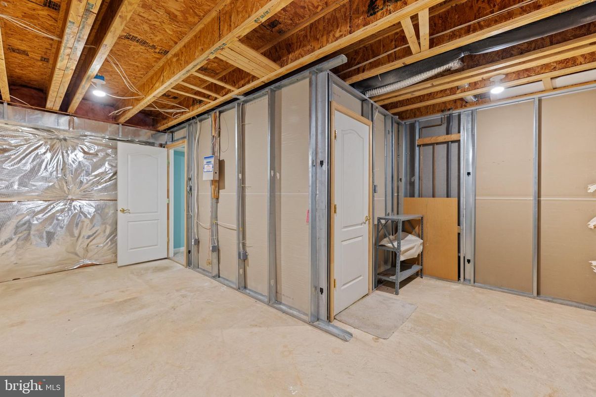 Empty room, Interior, Wooden Beams, Wooden Ceilings