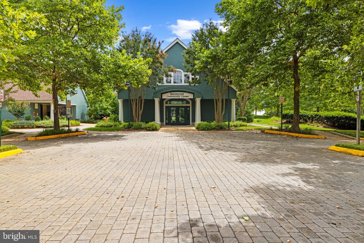 Exterior, Facade, French Provincial