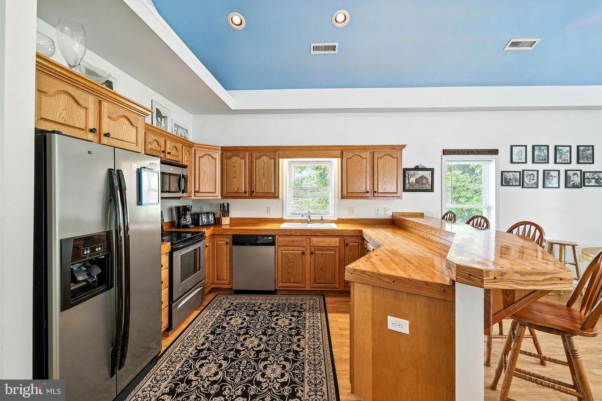 Dining room, Interior, Kitchen, Recessed Lighting, Wood Texture Flooring