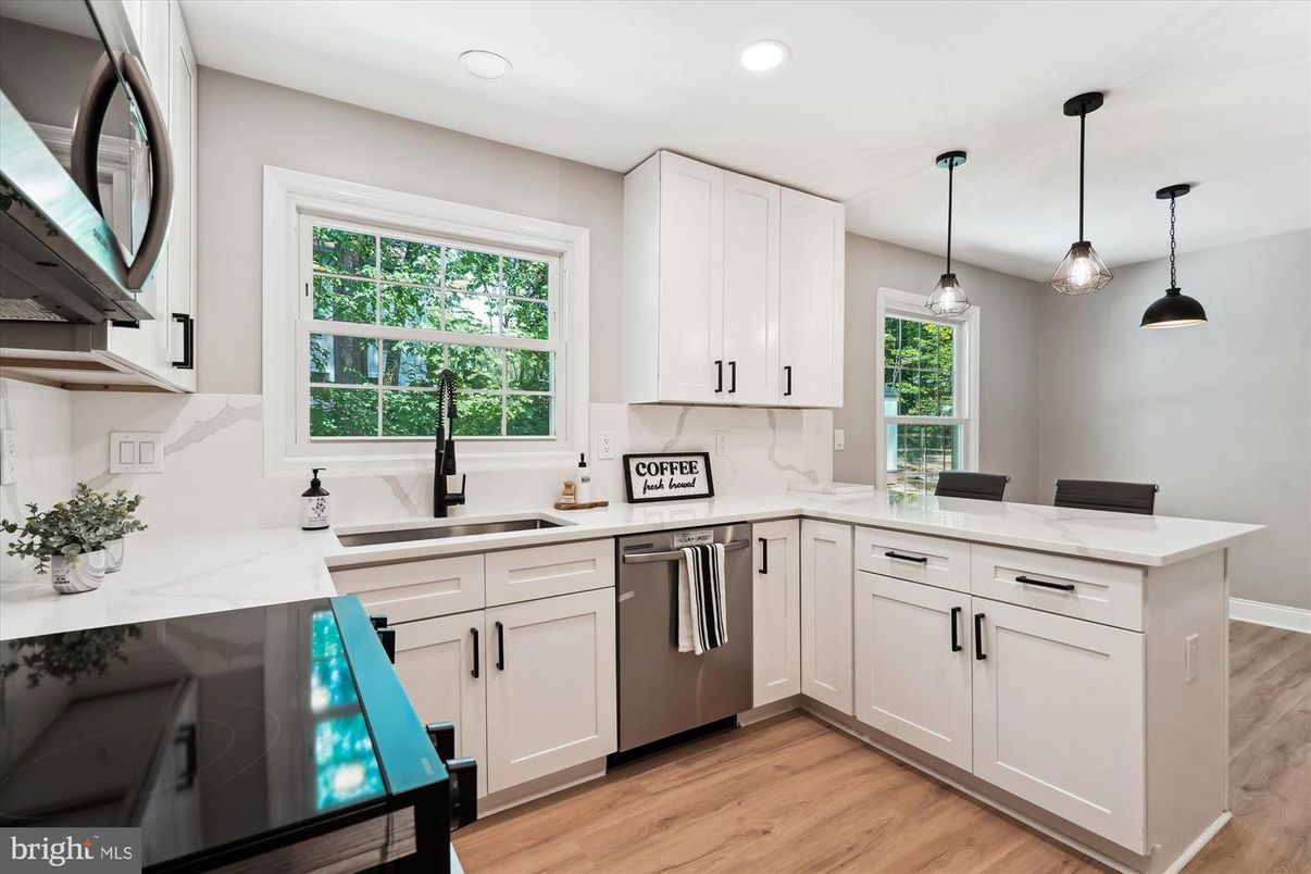 Interior, Kitchen, Pendant Lights, Recessed Lighting, Wood Texture Flooring