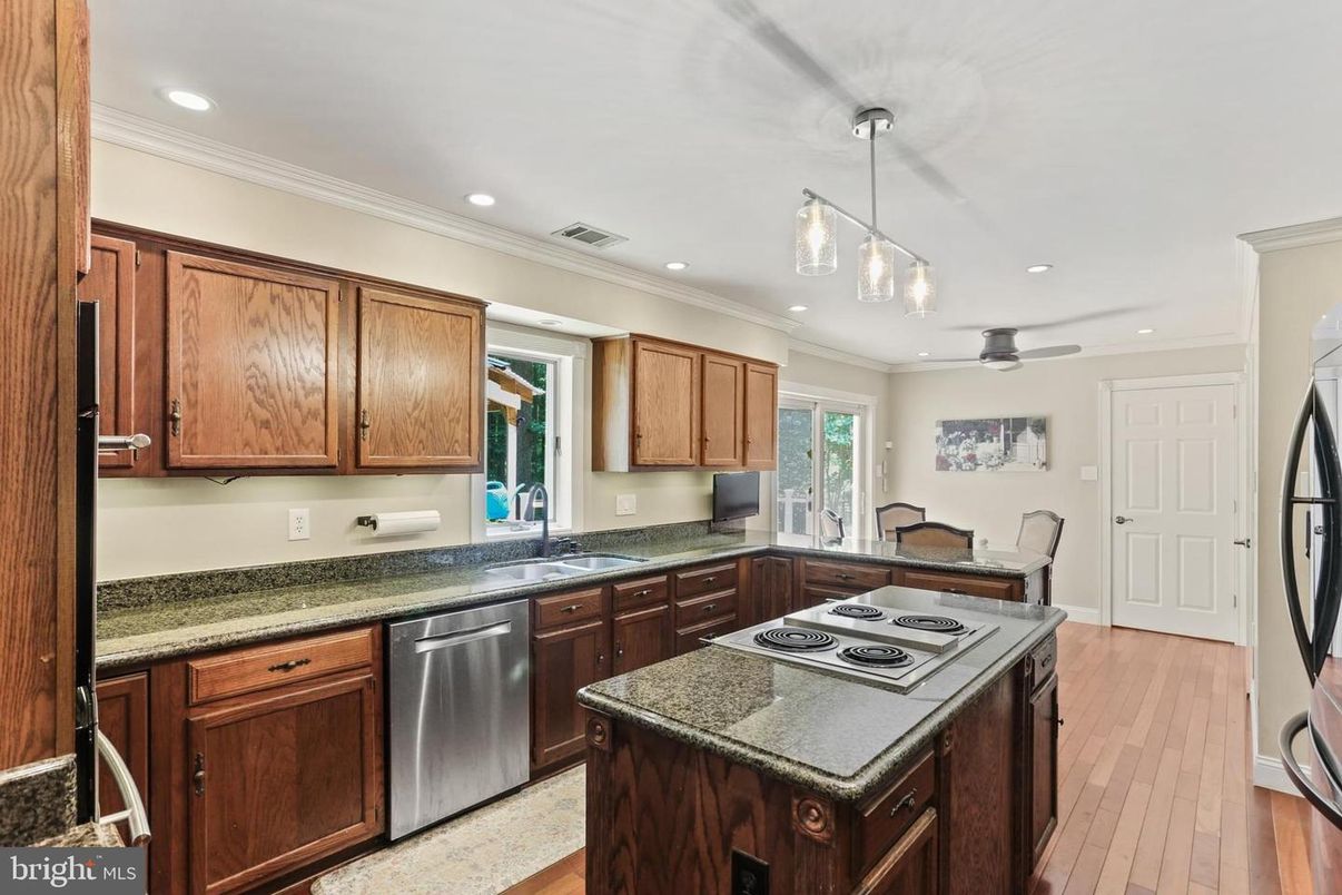 Interior, Kitchen, Pendant Lights, Recessed Lighting, Wood Texture Flooring