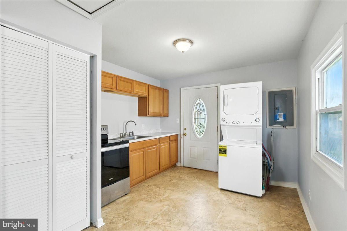 Interior, Kitchen, Utility Closets, Washer