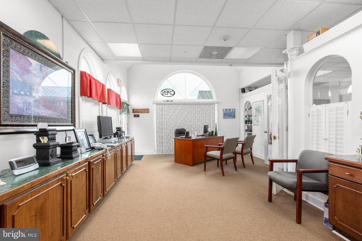 Home Office, Interior