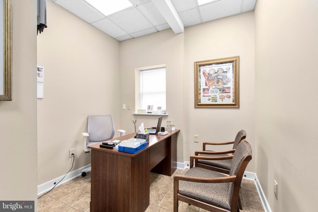 Home Office, Interior