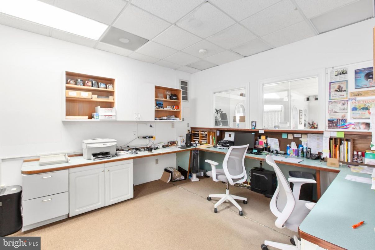 Home Office, Interior