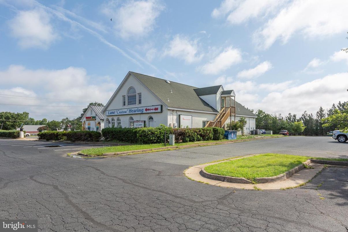 Exterior, Facade, None