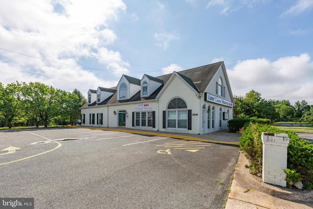 Exterior, Facade, French Provincial