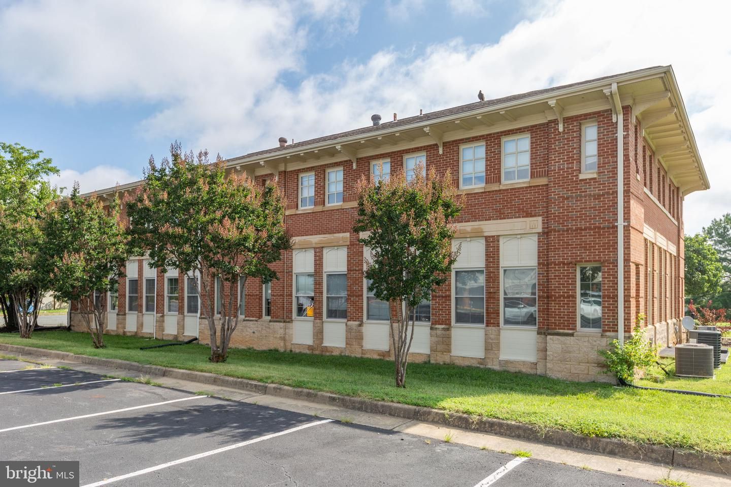 Exterior, Facade, Brick Facade, Georgian