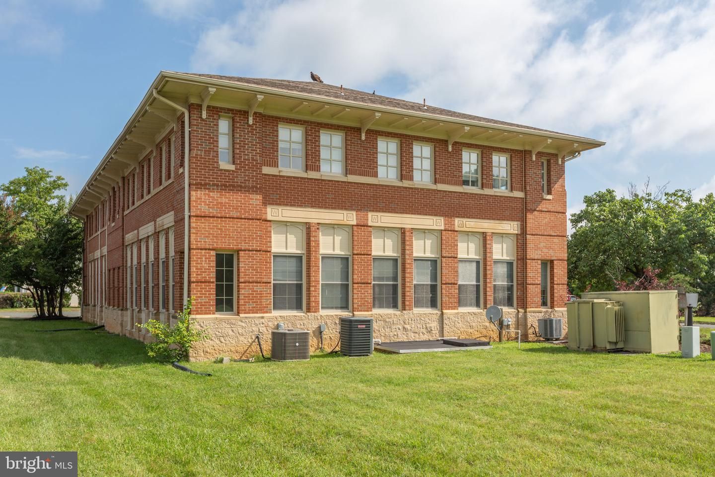 Backyard, Exterior, Facade, Brick Facade, Georgian