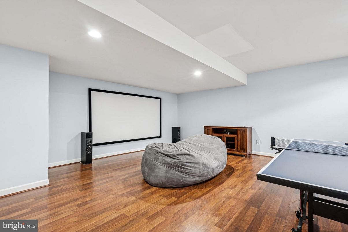 Interior, Projection Screen, Recessed Lighting, Wood Texture Flooring