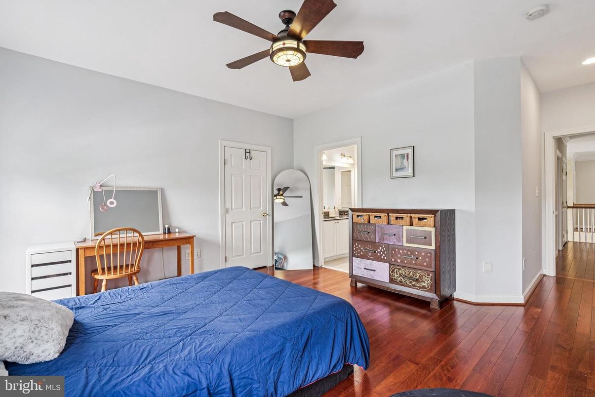 Bedroom, Home Office, Interior, Recessed Lighting, Wood Texture Flooring