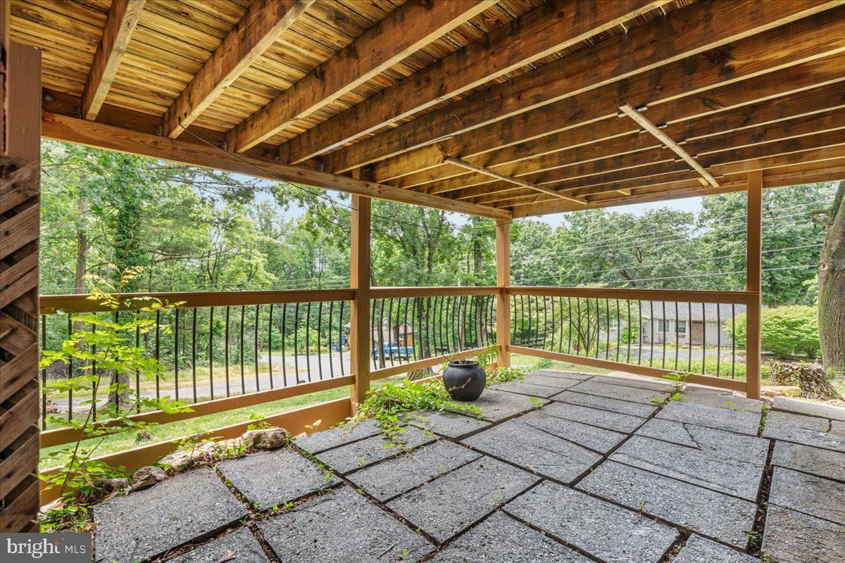 Exterior, Wooden Beams