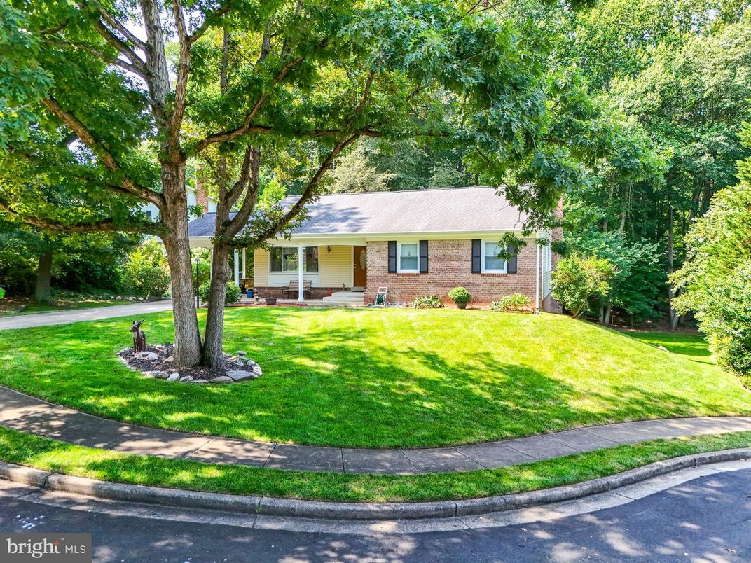 Exterior, Facade, Brick Facade, Cape Cod