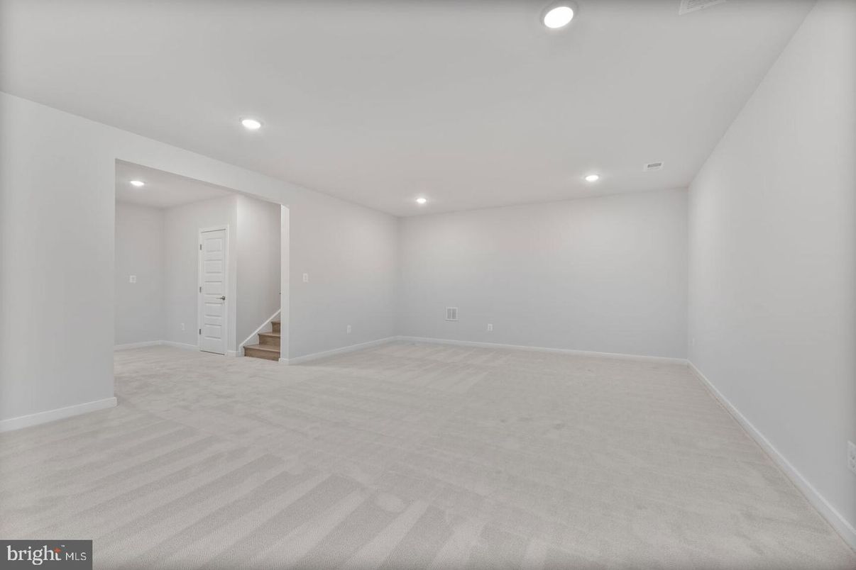 Empty room, Interior, Recessed Lighting